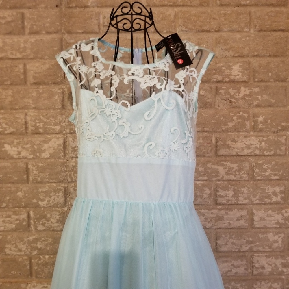 Absolutely Stunning evening gown - Picture 2 of 7